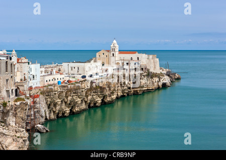 Altstadt von Vieste, mit Blick auf die Kathedrale von Vieste, Gargano, Foggia, Apulien, Apulien, Süditalien, Italien Stockfoto