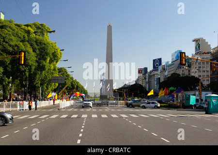 Obelisk auf dem Boulevard 9 de Julio in Buenos Aires, Argentinien, Südamerika Stockfoto