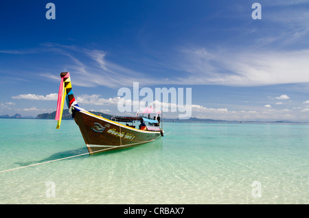 Longtail-Boot aus einen Sandstrand, Koh Kradan Island, Provinz Trang, Thailand, Südostasien, Asien Stockfoto