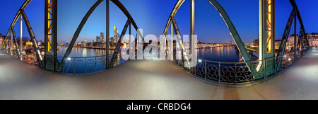 Eiserner Steg, Eisernen Steg, mit Blick in Richtung Innenstadt und das Finanzviertel, Frankfurt Am Main, Hessen Stockfoto