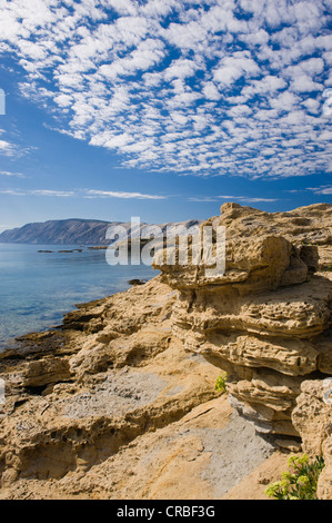 Wolken über die felsige Küste, San Marino, Insel Rab, Kvarner Bucht, Kroatien, Europa Stockfoto