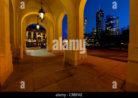 Blick vom alten Oper Frankfurt, alte Oper, an die Commerzbank und die Helaba zentrale Hessische Landesbank Stockfoto