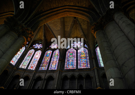 Historischen Glasfenster, Notre Dame, UNESCO-Weltkulturerbe, Reims, Champagne, Frankreich, Europa Stockfoto