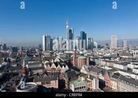 Blick auf Frankfurt und seine Skyline, Commerzbank, Hessische Landesbank, Deutsche Bank, Europäische Zentralbank, Skyper Gebäude Stockfoto