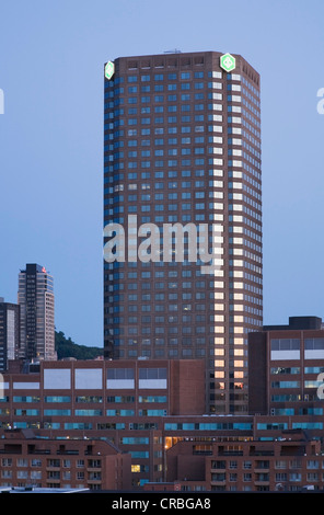 Der Südturm Complexe Desjardins in der Dämmerung, Architekten Darling, Pearson und Cleavand, Montreal, Quebec, Kanada Stockfoto