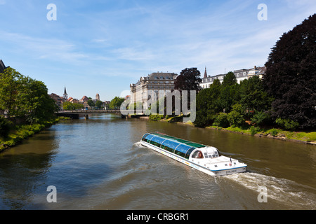 Bootsfahrt auf der Ill bei Pont Royal Brücke, Straßburg, Elsass, Frankreich, Europa Stockfoto