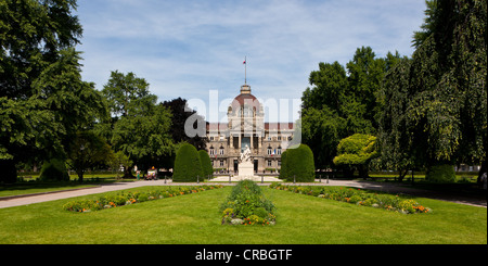 Kriegerdenkmal vor Palais du Rhin, Rhein-Palast auf dem Place De La République, Straßburg, Elsass, Frankreich, Europa Stockfoto