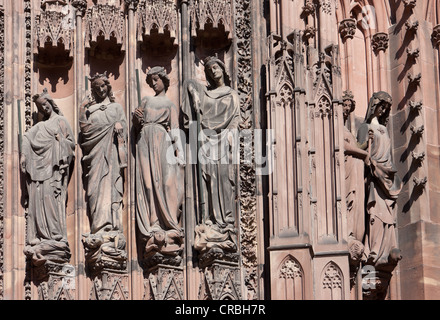 Gotische Fassade der Kirche, Straßburger Münster oder die Kathedrale Notre Dame, Straßburg, Elsass, Frankreich, Europa Stockfoto