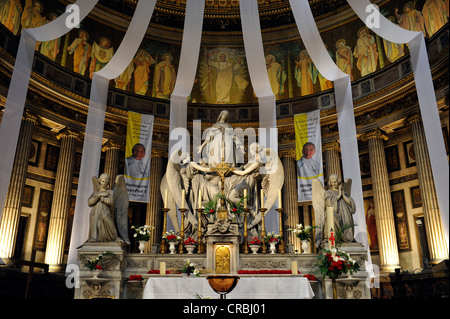 Interieur, Chor mit einer Statue von Mary Magdalene von Carlo Marochetti, Kirche, Église De La Madeleine oder L'Église Stockfoto