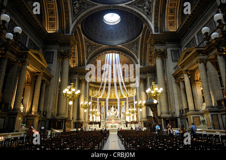 Interieur, Chor mit einer Statue von Mary Magdalene von Carlo Marochetti, Kirche, Église De La Madeleine oder L'Église Stockfoto