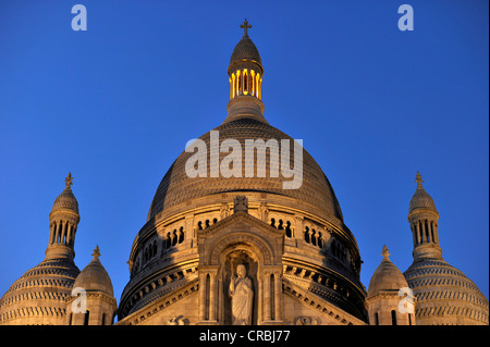 Nacht erschossen, Kuppel der Basilika der Heiligen Herzen von Paris oder die Basilika Sacré-Cœur, Montmartre, Paris, Frankreich, Europa Stockfoto