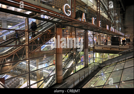 Nachtansicht, Bahnhof Gare Montparnasse, Paris, Frankreich, Europa Stockfoto