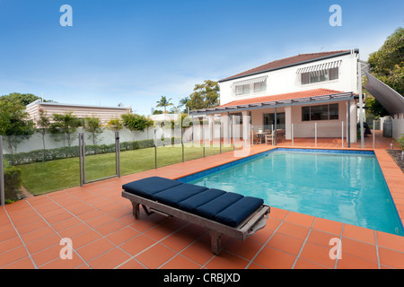 Moderner Garten mit Swimming Pool in australischen Herrenhaus Stockfoto