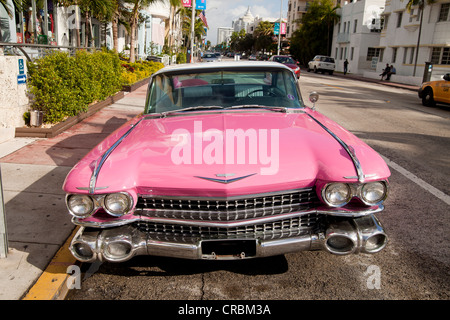 Pink Cadillac im Art-Deco-Viertel von South Beach, Miami, Florida, USA Stockfoto