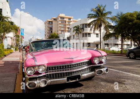 Pink Cadillac im Art-Deco-Viertel von South Beach, Miami, Florida, USA Stockfoto