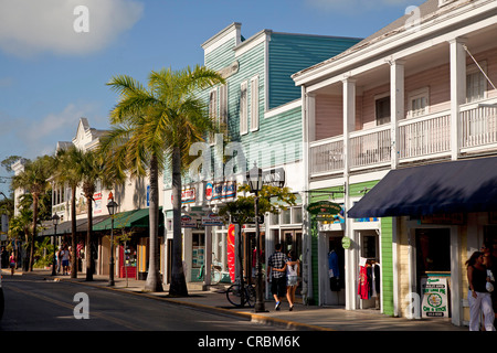 Main Street und touristischen Attraktionen auf der Duval Street in Key West, Florida Keys, Florida, USA Stockfoto