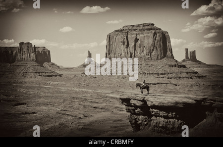 Sicht, John Ford Point, Tourist auf dem Pferderücken, Mesas, East Mitten Butte, West Mitten Butte, Merrick Butte, Schloss Butte Stockfoto