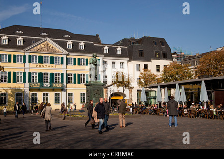 Beethoven-Denkmal am Muensterplatz Platz vor der Post in Bonn, Nordrhein-Westfalen, Deutschland, Europa Stockfoto