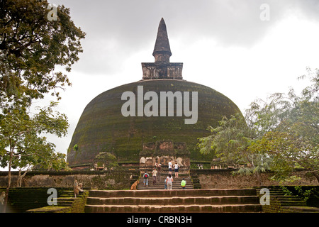 Dagoba Kiri Vihara Stupa in den Ruinen von Polonnaruwa, UNESCO World Heritage Site, Sri Lanka, Asien Stockfoto