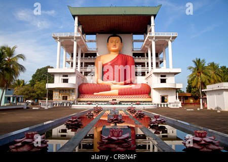 Riesige Buddha-Statue in der Weherahena Tempel von Matara, Sri Lanka, Asien Stockfoto