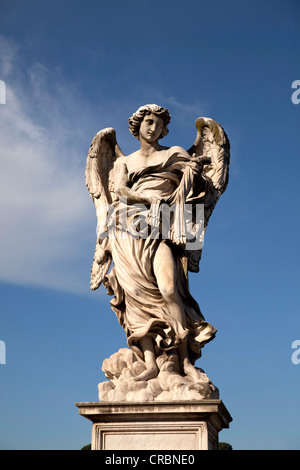 Engel von Bernini auf der Brücke Ponte Sant'Angelo in Rom, Lazio, Italien, Europa Stockfoto