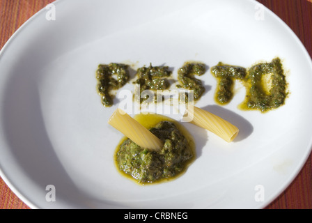 Italienisches Essen. Pasta mit Pesto ein typisch italienisches Gericht Stockfoto