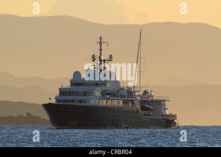 Motoryacht "Le Grand Bleu", 112,80 m, gebaut im Jahr 2000 von Bremer Vulcan, Architektur und Außengestaltung von Kusch Yachts Stockfoto