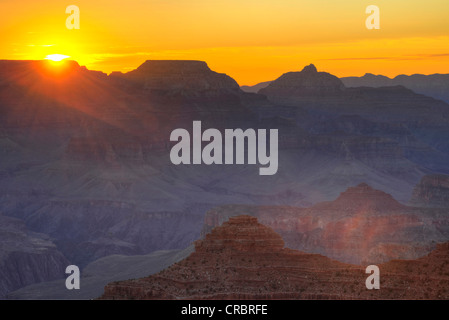 Blick auf Vishnu Tempel bei Sonnenaufgang von Wotans Thron, Wüste Palisades, Comanche Point, Yavapai Point, dawn Stockfoto