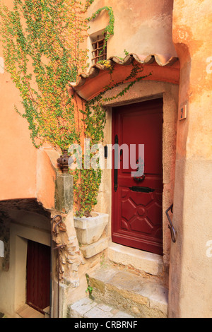 Haustür in dem mittelalterlichen Dorf Roquebrune Cap Martin, Alpes Maritimes, Provence-Alpes-Côte d ' Azur, Frankreich, Europa Stockfoto