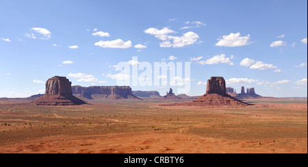 Sicht des Künstlers Punkt Merrick Butte, Mitchell Mesa, König auf seinem Thron, East Mitten Butte, Schloss Butte, Bär und Hase Stockfoto