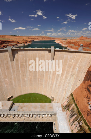 Blick vom Highway 89 Glen Canyon Bridge auf Glen-Schlucht-Verdammung, Seite, Glen Canyon National Recreation Area, Arizona Stockfoto