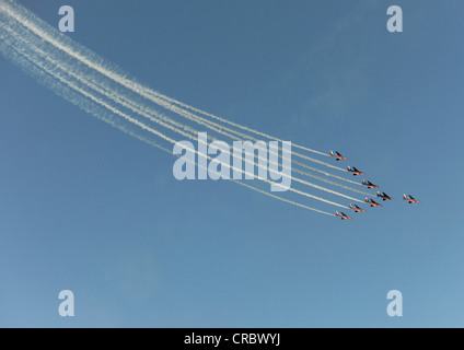 Alpha Jets der Patrouille de France in Aktion während der Dubai Air Show, Vereinigte Arabische Emirate, Naher Osten Stockfoto