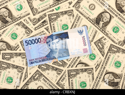 50000 indischen Rupien-Banknote liegen oben auf 1 US-Dollar-Scheine Stockfoto