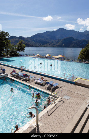 Freibad Trimini, Kochel See und Herzogstand Berg auf der Rückseite, Kochel bin sehen, Bayern, Oberbayern Stockfoto