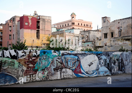 Wand mit Graffiti am Prado Square, Paseo de Marti, einem Boulevard im Zentrum von Havanna, Centro Habana, Cuba Stockfoto