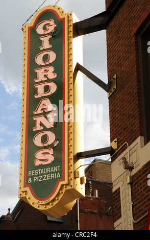 GIORDANO ES BERÜHMTE ITALIENISCHE PIZZERIA, CHICAGO, ILLINOIS Stockfoto