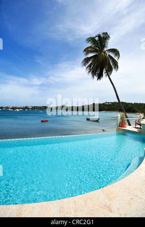 Blick von einer Luxus-Villa-Schwimmbad Blick über L'Anse Aux Epines, Prickly Bay, Grenada, West Indies Stockfoto