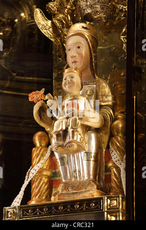 Madonna mit Kind auf dem Hauptaltar, Wallfahrt Kirche von Sant Salvador, Arta, Mallorca, Balearen, Spanien, Europa Stockfoto