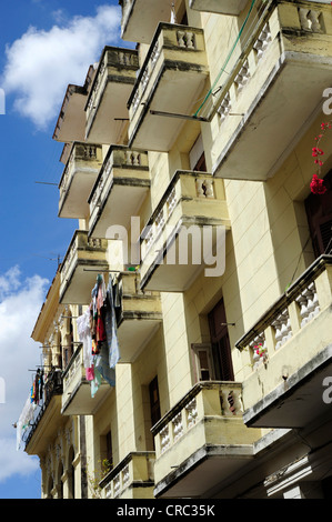 Balkone im historischen Stadtteil von Havanna, Habana Vieja, Kuba, große Antillen, Karibik, Mittelamerika, Amerika Stockfoto