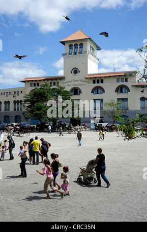 Sierra Maestra Cruise Ship Terminal, Plaza de San Francisco de Asis quadratisch, historische Stadtzentrum von Havanna, Habana Vieja Stockfoto