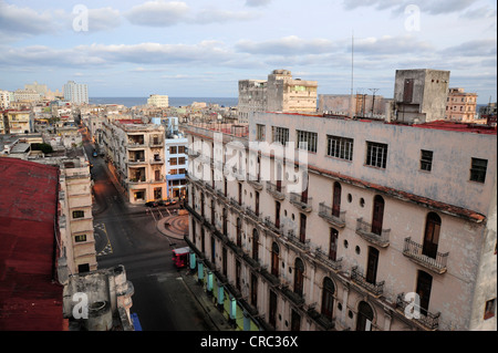 Blick über die Dächer, die Innenstadt von Havanna, Centro Habana, Cuba, große Antillen, Golf von Mexiko, Karibik, Mittelamerika Stockfoto