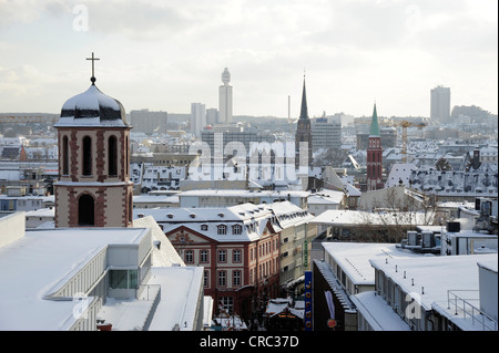 Verschneite Altstadt und Liebfrauenkirche Kirche, Frankfurt Am Main, Hessen, Deutschland, Europa Stockfoto