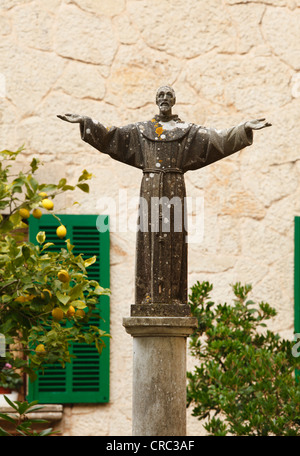 Statue des Heiligen Franziskus von Assisi, Santuari de Nostra Senyora de Cura Kloster, Puig de Randa, Randa, Mallorca, Balearen Stockfoto
