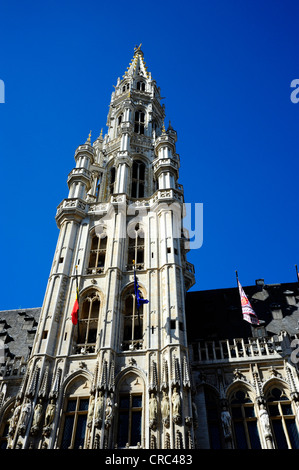 Rathaus mit einem Turm im gotischen Stil, Stadhuis am Grote Markt oder Hôtel de Ville am Grand Place Platz, Stadtzentrum, Brüssel Stockfoto