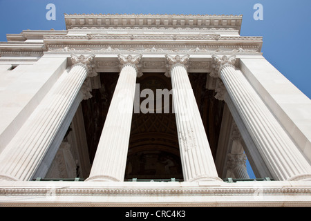 Säulen aus Marmor, auf der Rückseite Il Vittoriano Denkmal, Rom, Italien, Europa Stockfoto