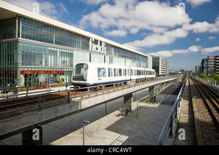 Die Kopenhagener Metro Zug am Orestad Station, Dänemark, Europa Stockfoto