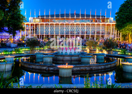 Die Konzerthalle in Twilight, Tivoli, Kopenhagen, Dänemark, Europa Stockfoto