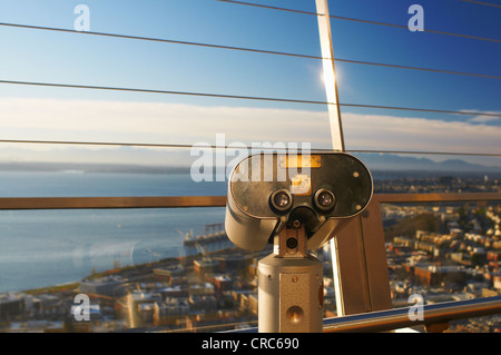 Fernglas mit Blick auf die Skyline von Seattle Stockfoto