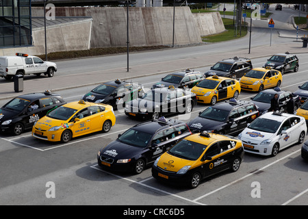 Linien des Taxis auerhalb Arlanda Airport in der Nähe von Stockholm Stockfoto