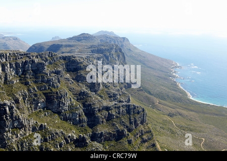 Luftaufnahme der felsigen Steilküsten Stockfoto